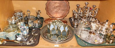Lot 2037 - A group of metalware, to include a pair of...