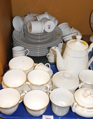 Lot 2042 - Royal Worcester Contessa pattern part tea and...