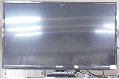 Lot 2069 - A Samsung 32" television, model number...