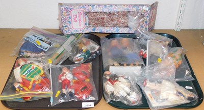 Lot 2094 - Various dolls, wearing world costume. (2 trays)