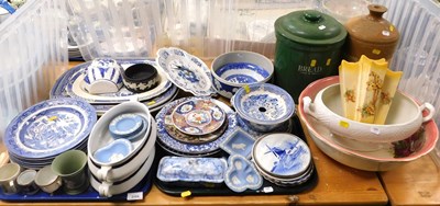Lot 2104 - A group of blue and white wares, to include...