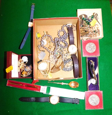 Lot 2186 - Costume jewellery, to include stone set...