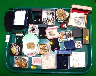 Lot 2189 - Costume jewellery, to include neck chains,...