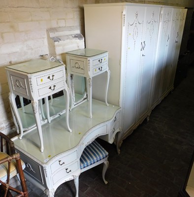 Lot 1011 - A mid 20thC bedroom suite, comprising triple...