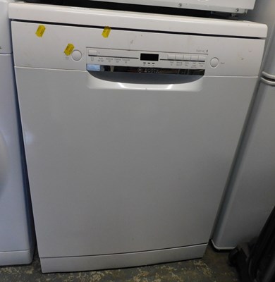 Lot 1033 - A Bosch Series 2 dishwasher.