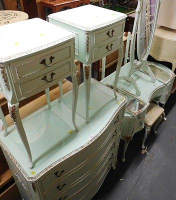 Lot 1068 - A mid 20thC bedroom suite, comprising a...