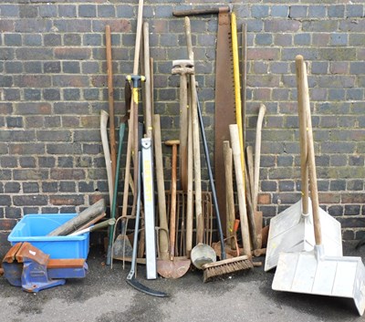 Lot 1143 - Various garden tools, to include forks, hoes,...