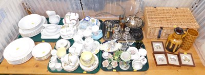 Lot 2201 - General household effects, part tea and dinner...
