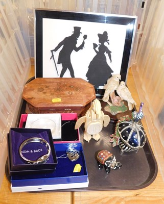 Lot 2203 - Costume jewellery, to include a heart shaped...