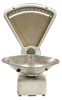 Lot 286 - A set of vintage Avery grocery scales, in...