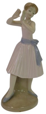 Lot 141 - A Tengra Valencia Spanish porcelain figure,...