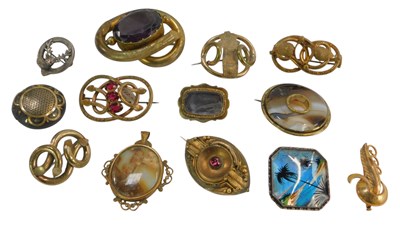 Lot 95 - A group of Victorian and later brooches, to...