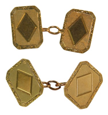 Lot 98 - A pair of 9ct gold chain link cufflinks, of...