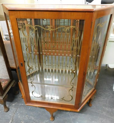 Lot 1073 - A 1950s display cabinet.