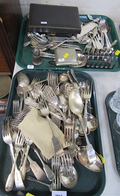 Lot 2013 - A quantity of silver plated flatware and other...