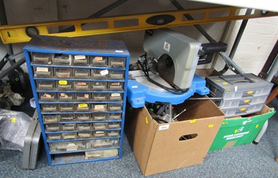Lot 2020 - Tools and toolboxes, including spirit level,...