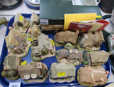 Lot 2033 - Approx fifteen Lilliput Lane model figures of...
