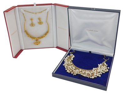 Lot 269 - A 20thC Newgold Indian suite of gold coloured...