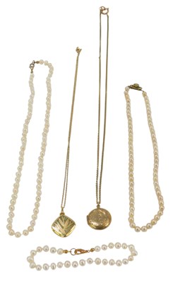 Lot 266 - A 9ct gold locket, of circular form, bright...