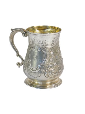 Lot 410 - A George II silver tankard, of baluster form,...