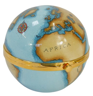 Lot 425 - A Staffordshire Enamels trinket box, modelled...
