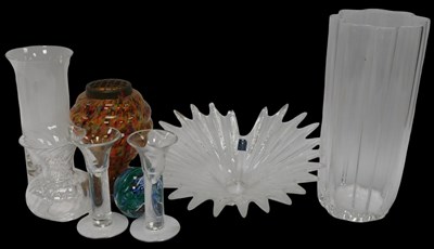 Lot 439 - A group of glassware, to include a Dartington...