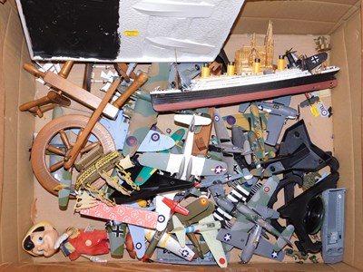 Lot 2237 - Various plastic models of WWII fighter planes,...