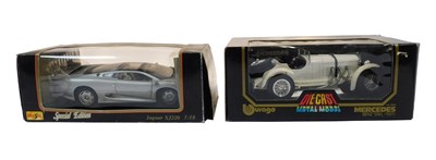 Lot 216 - A Maisto diecast Jaguar XJ220, 1:18 scale, and...