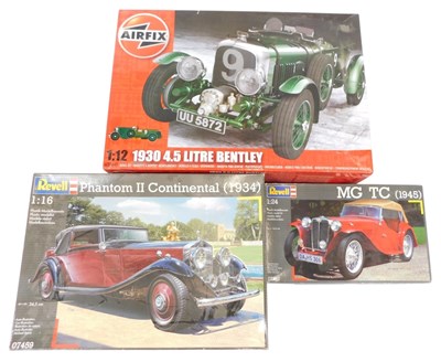 Lot 272 - Airfix and Revell model kits,...