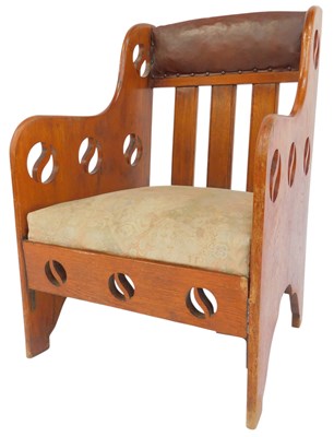 Lot 581 - An Arts & Crafts oak chair, in the manner of...