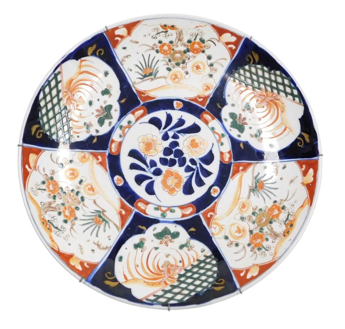 Lot 1 - A Meiji period Japanese Imari charger, in...