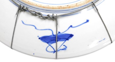 Lot 1 - A Meiji period Japanese Imari charger, in...