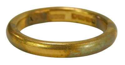 Lot 538 - A 22ct gold wedding band, size J, 4.8g.