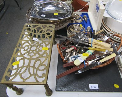 Lot 2135 - Household items, including a brass trivet,...