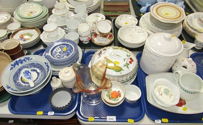 Lot 2142 - Household ceramics, including a Royal Doulton...