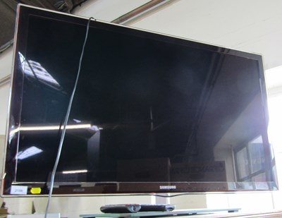 Lot 2159 - A Samsung flat screen TV, with remote control....