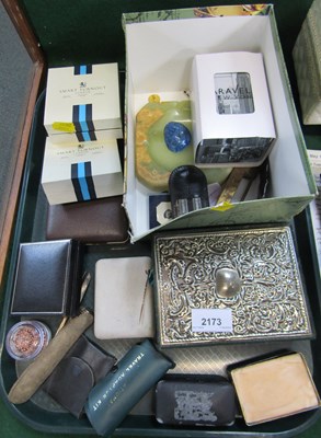 Lot 2173 - Costume jewellery, including earrings,...