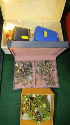 Lot 2175 - Costume jewellery, including faux pearl...