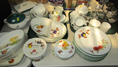 Lot 2195 - A group of ceramics, including Worcester...