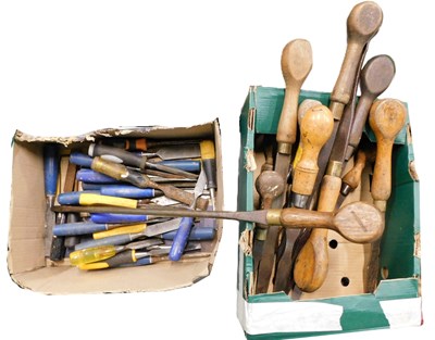 Lot 251 - A quantity of wood chisels, makers include...