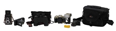 Lot 242 - Various cameras, to include a Minolta...