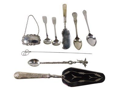 Lot 346 - A collection of silver and silver plate, and...