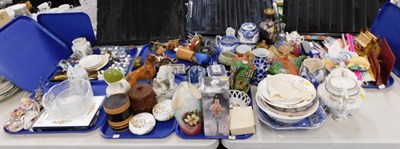 Lot 2052 - Various housewares and collectables, to...