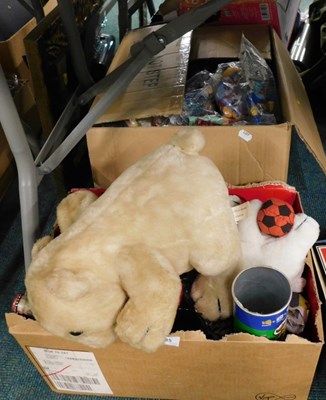 Lot 2085 - A large quantity of Coca-Cola collectables, to...