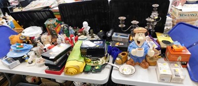 Lot 2132 - Housewares and collectables, to include a...