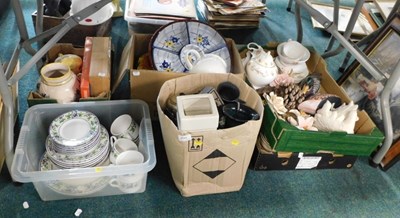 Lot 2141 - Housewares and ceramics, to include Royal...