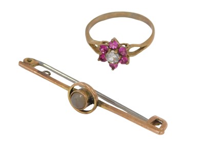 Lot 46 - A Victorian agate set bar brooch, in rose...