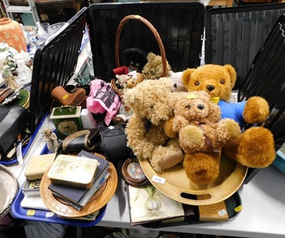 Lot 2179 - A quantity of soft toys, teddy bears, together...