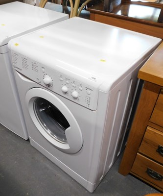 Lot 1556 - An Indesit 8kg washing machine.