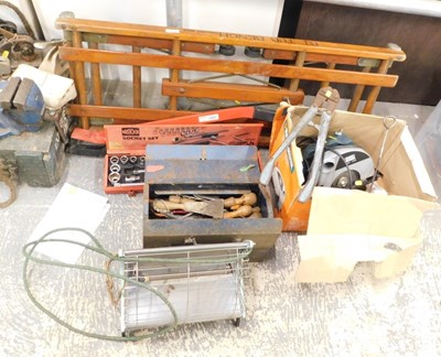 Lot 1601 - A Black and Decker circular saw, model number...